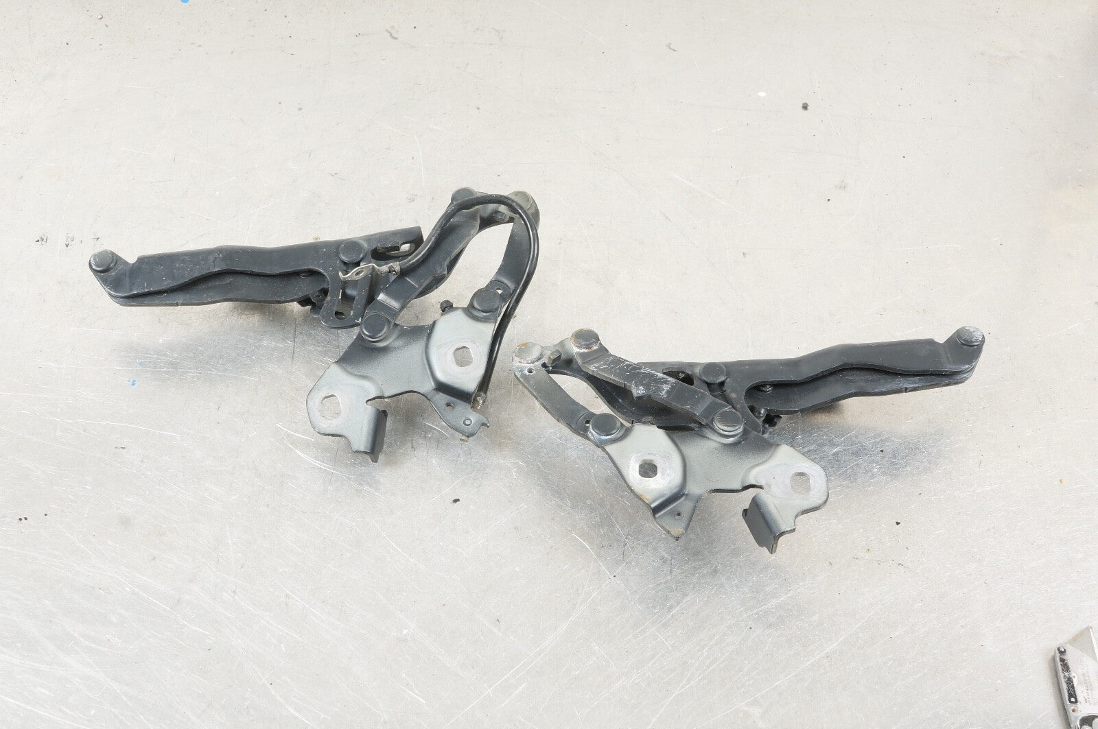 BMW 328 CONVERTIBL E92 HINGES - LEFT AND RIGHT HINGE SET, PART# 7289997, 7289998