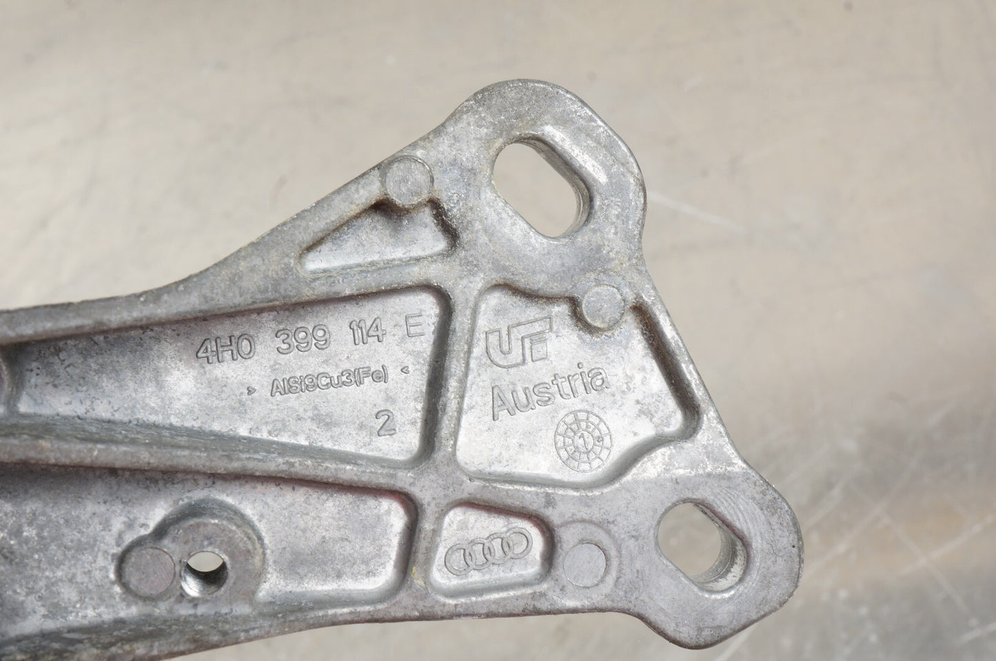 11-17 Audi D4 A8 A8L Right Transmission Mount Bracket 4H0399114E OEM