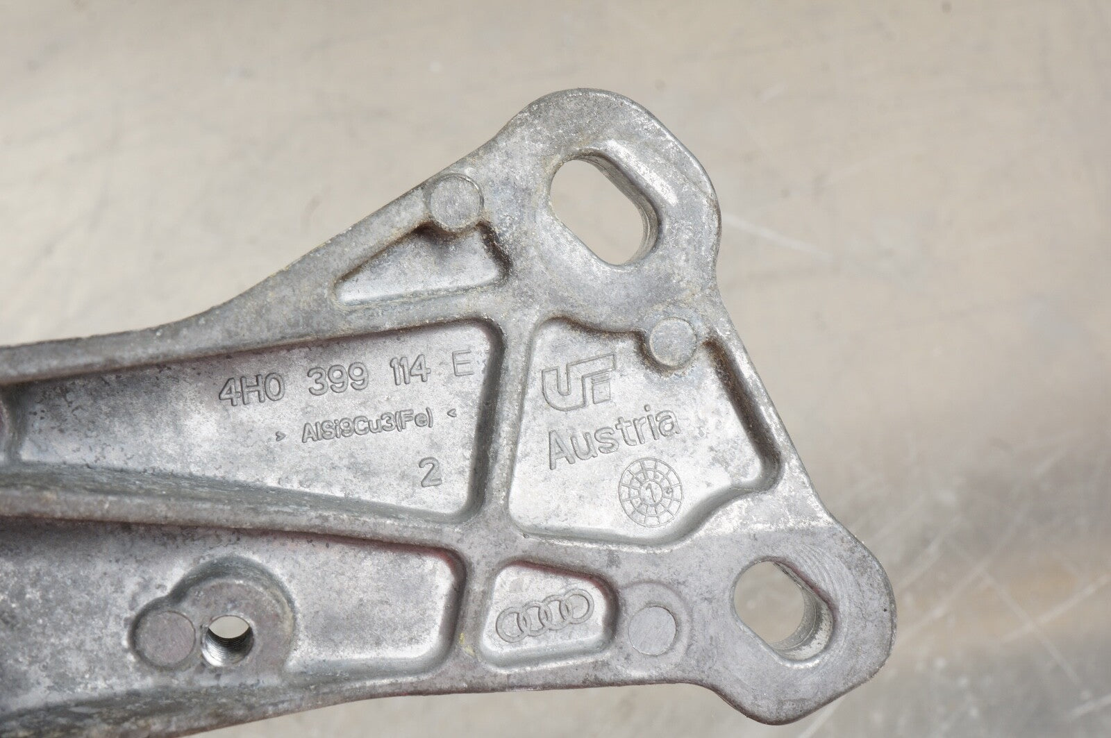11-17 Audi D4 A8 A8L Right Transmission Mount Bracket 4H0399114E OEM