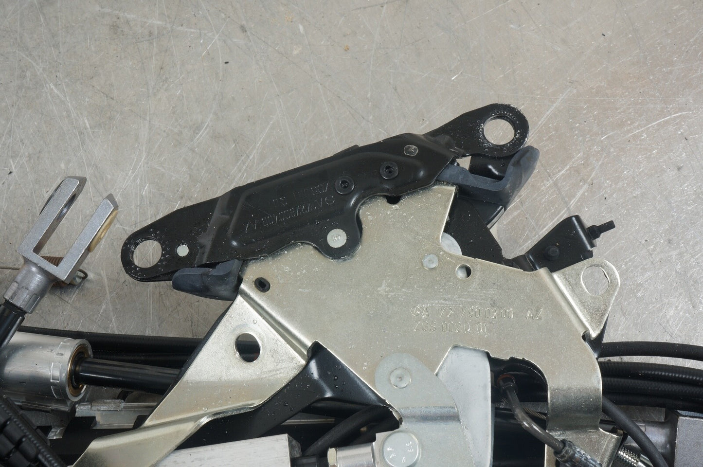 13-20 Mercedes R231 SL Roof Top Front Lock Latch Actuator Hydralic