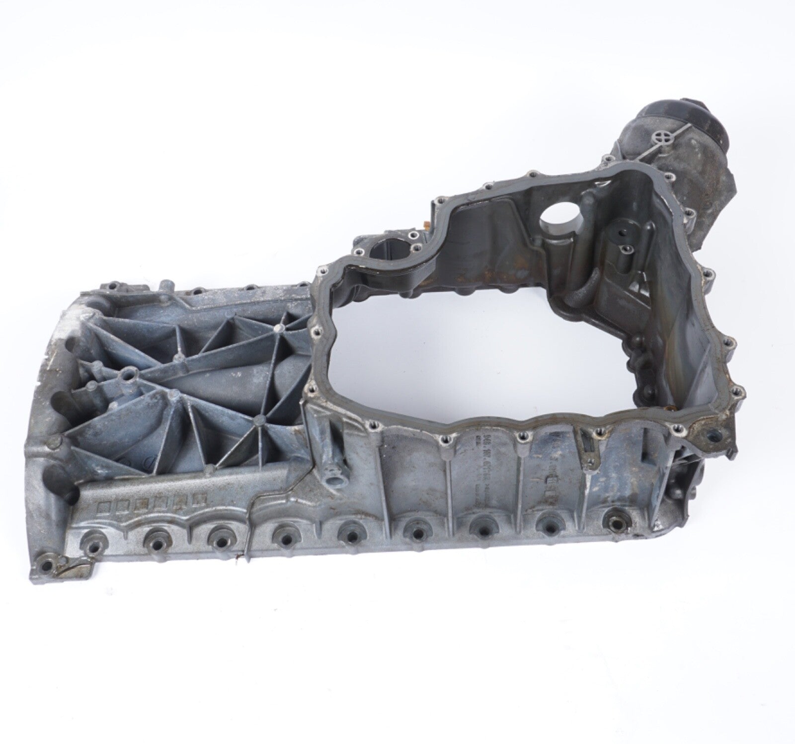 2011-2018 PORSCHE CAYENNE S 4.8L UPPER ENGINE OIL PAN OEM