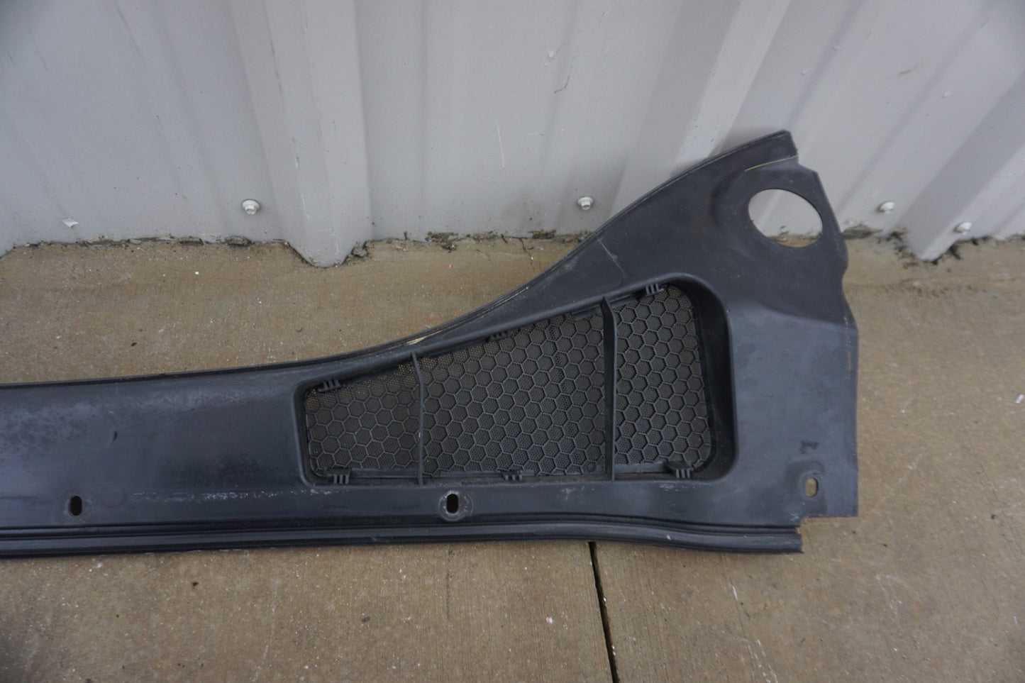 2012 - 2018 Ford Focus Windshield Wiper Motor Cowl Cover