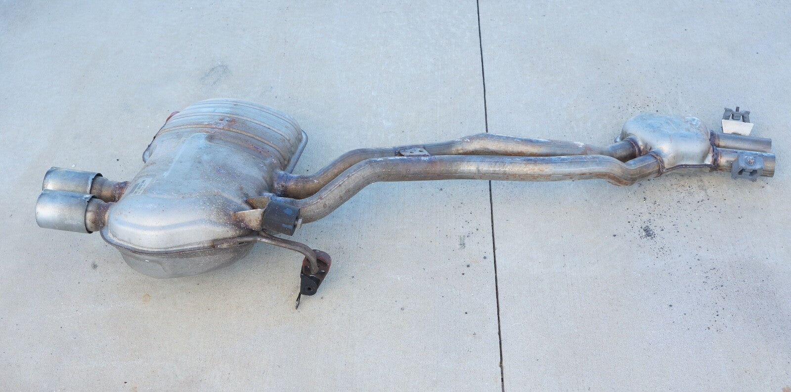 2003 - 2008 BMW Z4 GENIUNE OEM Exhaust Muffler 2058833206 7514157