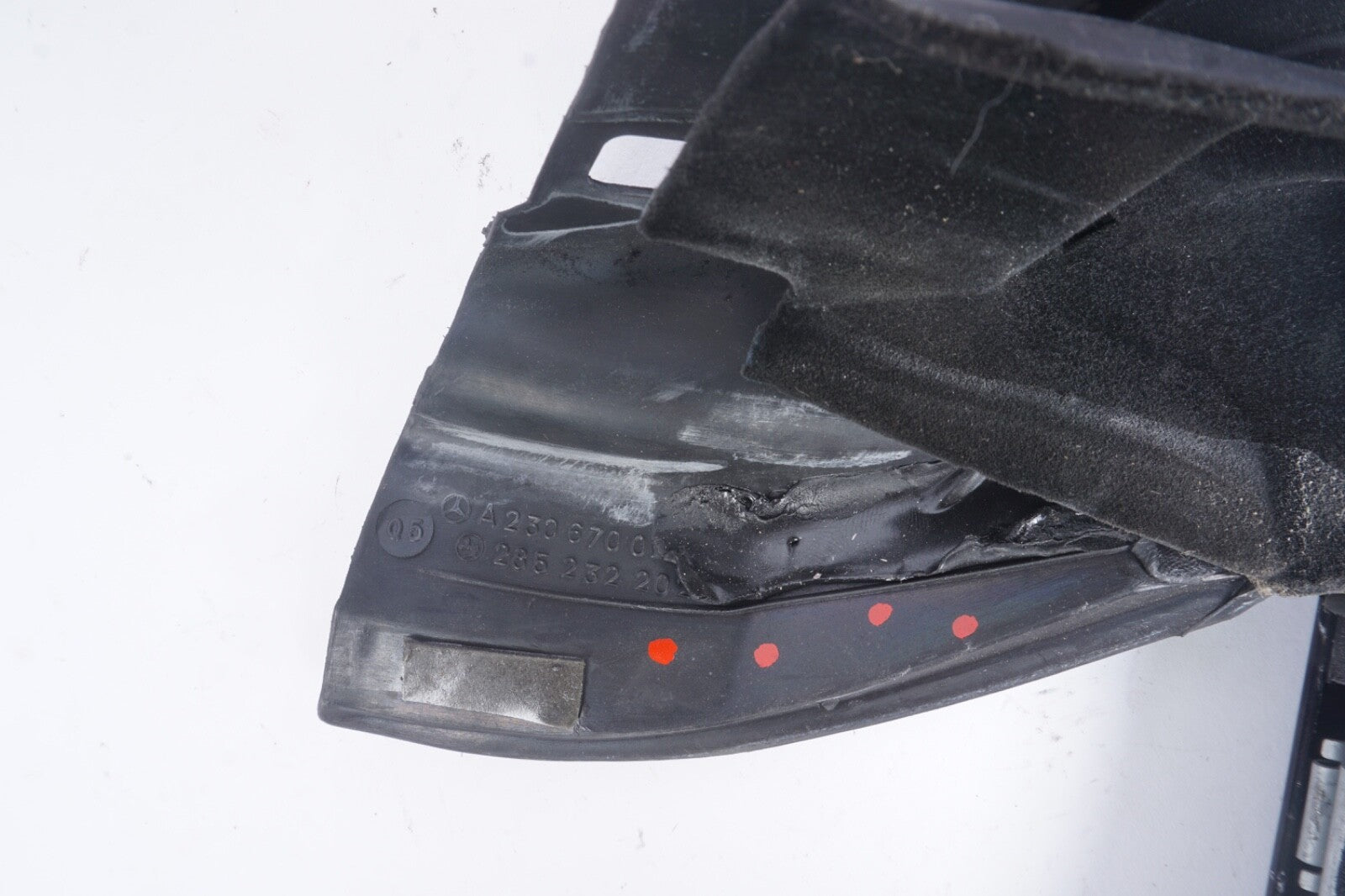 03-12 R230 MERCEDES SL500 PASSENGER RIGHT REAR QUARTER BELT MOLDING TRIM