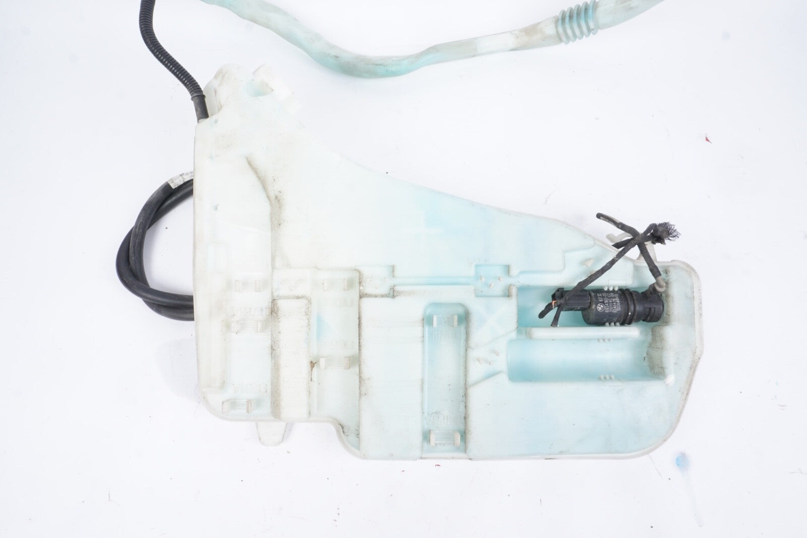 2010 - 2015 BMW 750i WINDSHIELD WASHER BOTTLE TANK MOTOR 8050439 OEM