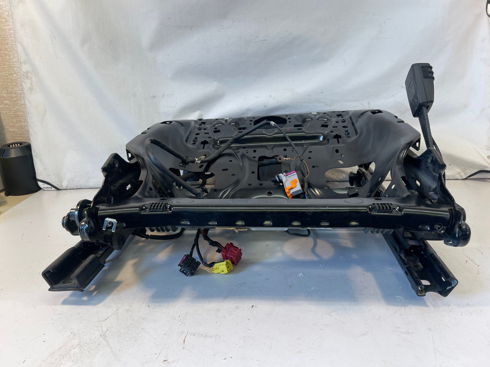 2012-2017 AUDI A6 A7 C7 FRONT LEFT DRIVER SEAT RAIL TRACK FRAME 8K0881105N OEM