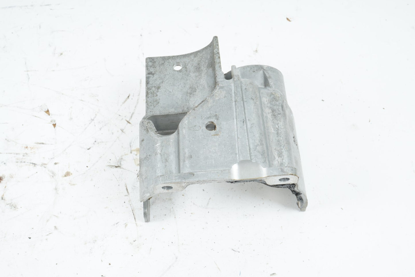 2014 - 2017 MASERATI QUATTROPORTE 3.0L ENGINE MOTOR PUMP COVER MOUNT OEM 51K