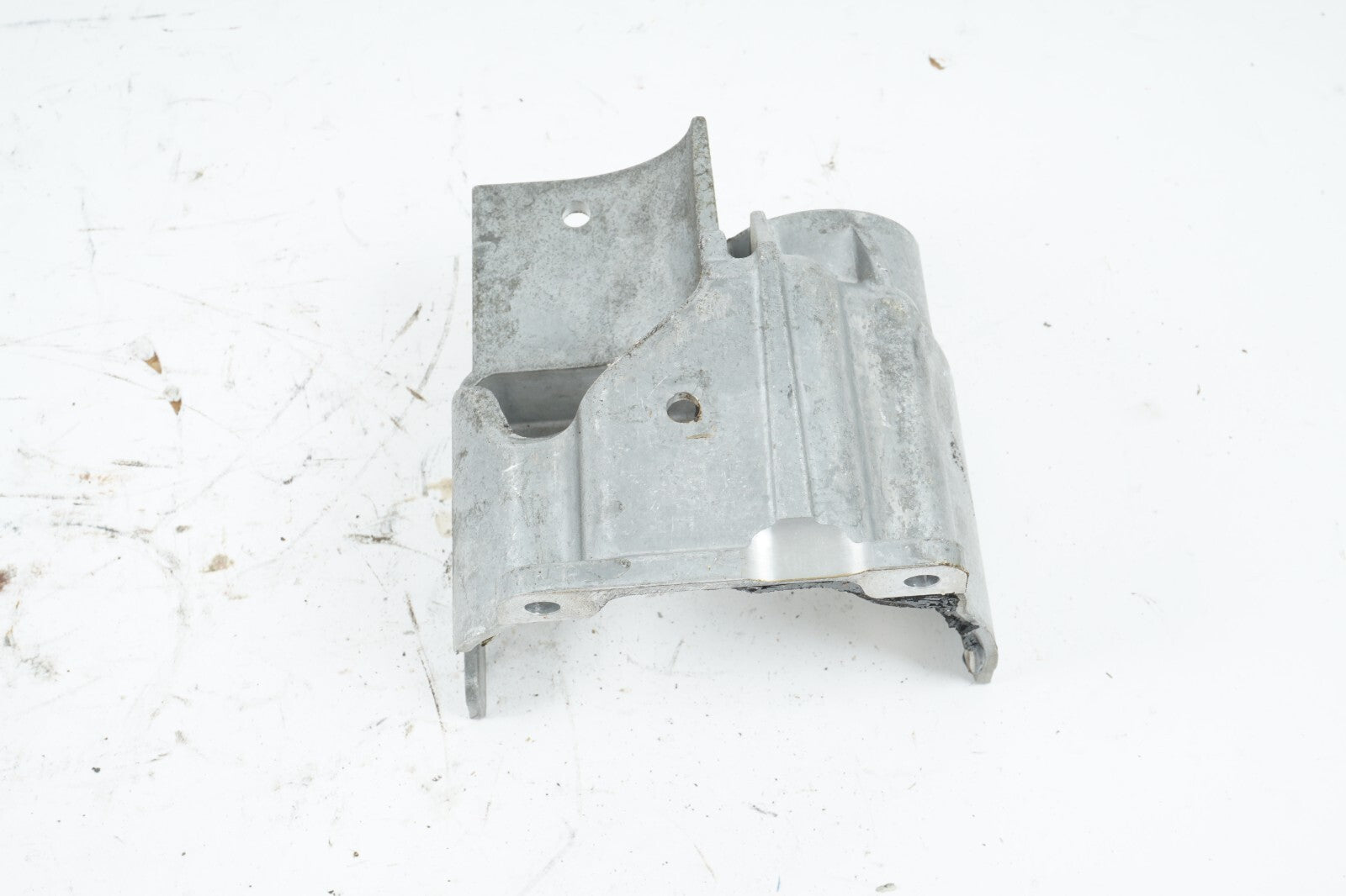2014 - 2017 MASERATI QUATTROPORTE 3.0L ENGINE MOTOR PUMP COVER MOUNT OEM 51K