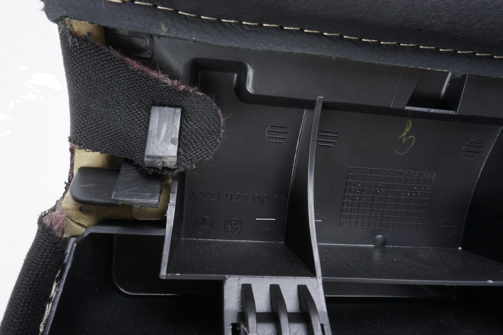 07-09 MERCEDES S550 W221 REAR SEAT CUSHION ARMREST TOP COVER OEM
