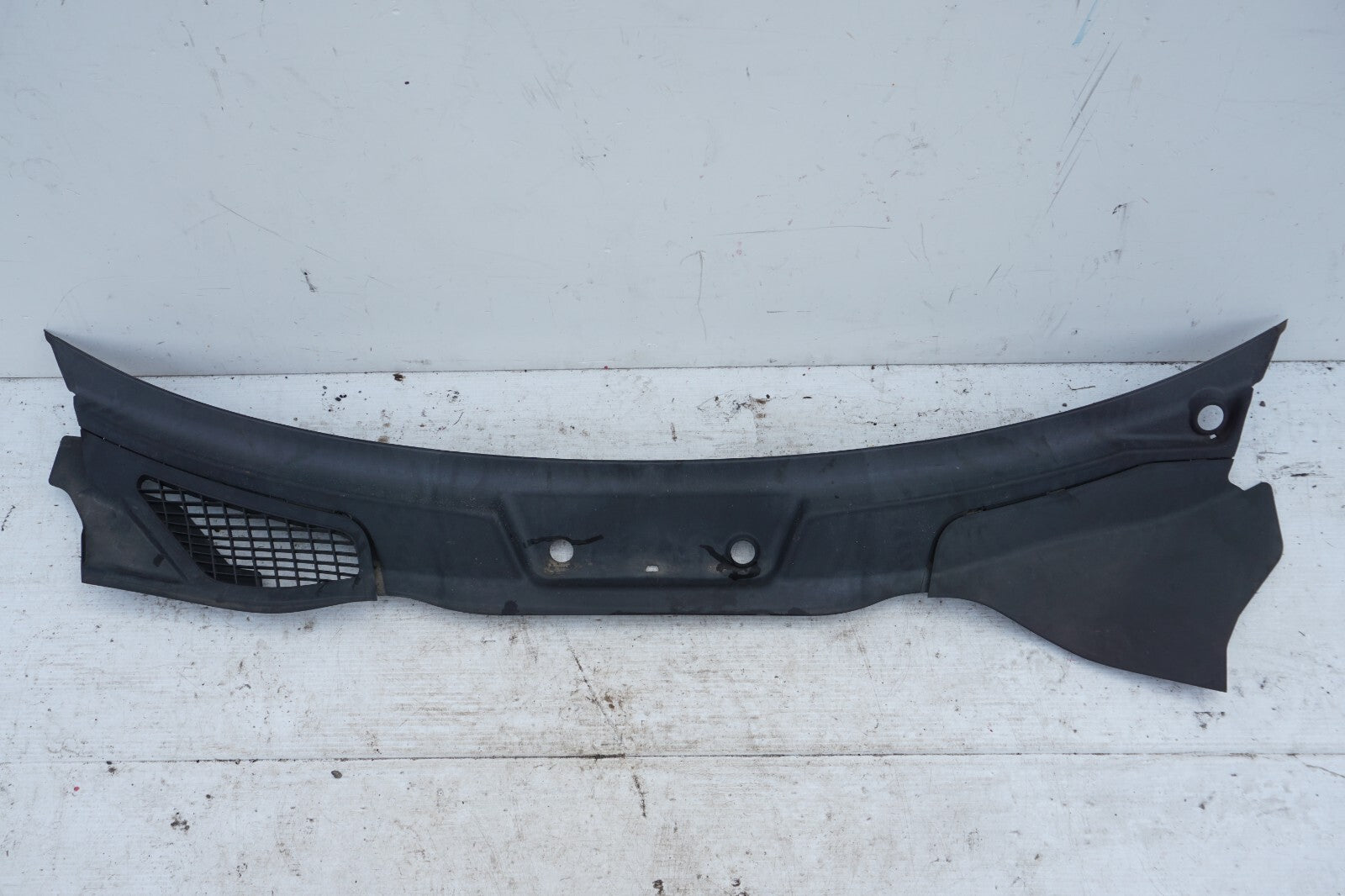 11-18 Porsche Cayenne 958 Front Windshield Cowl Panel Trim Cover  OEM