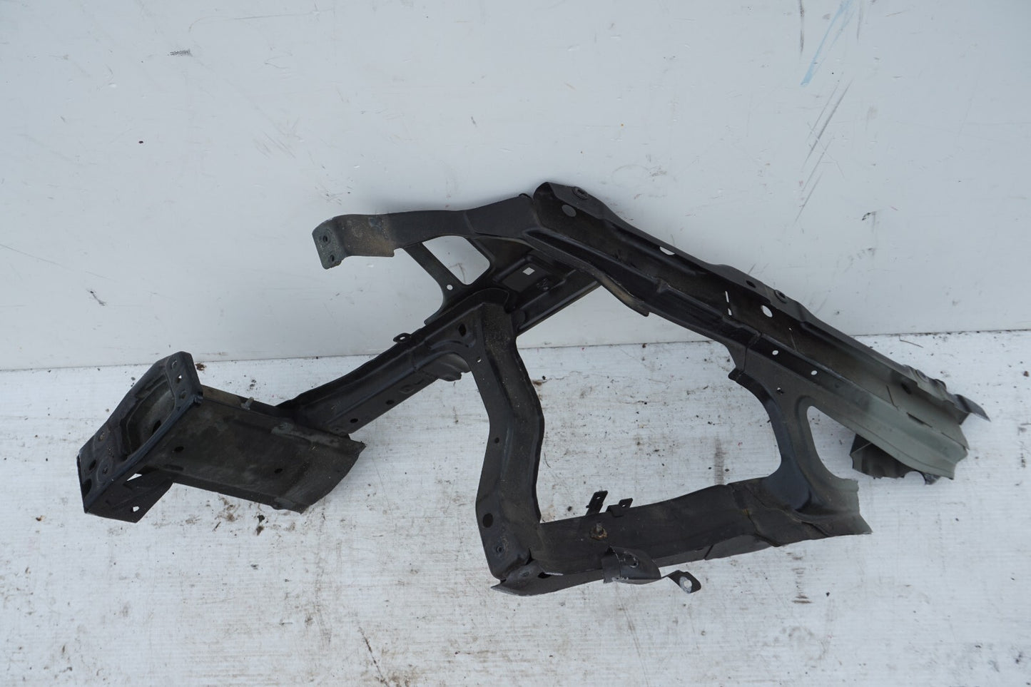 11-18 Porsche Cayenne 958 LEFT DRIVER FRONT APRON FRAME RAIL BODY CLIP CUT OEM