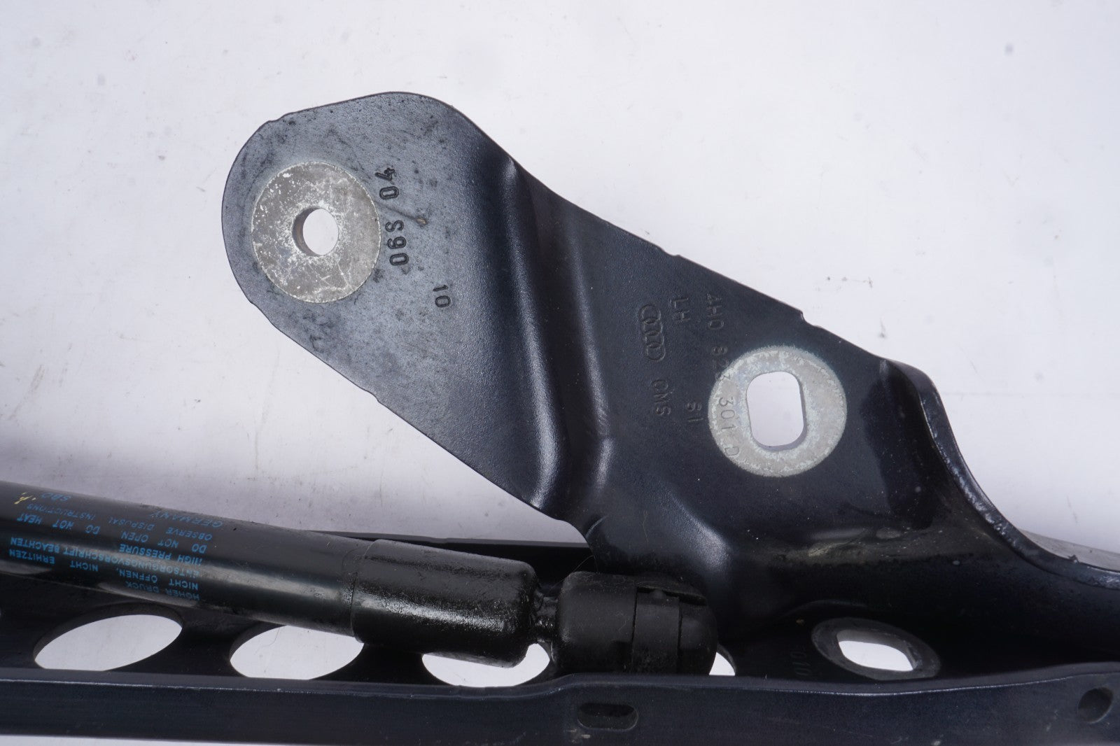 2011 - 2014 Audi A8 A8L Right And Left Hood Hinges Set Of 2 OEM