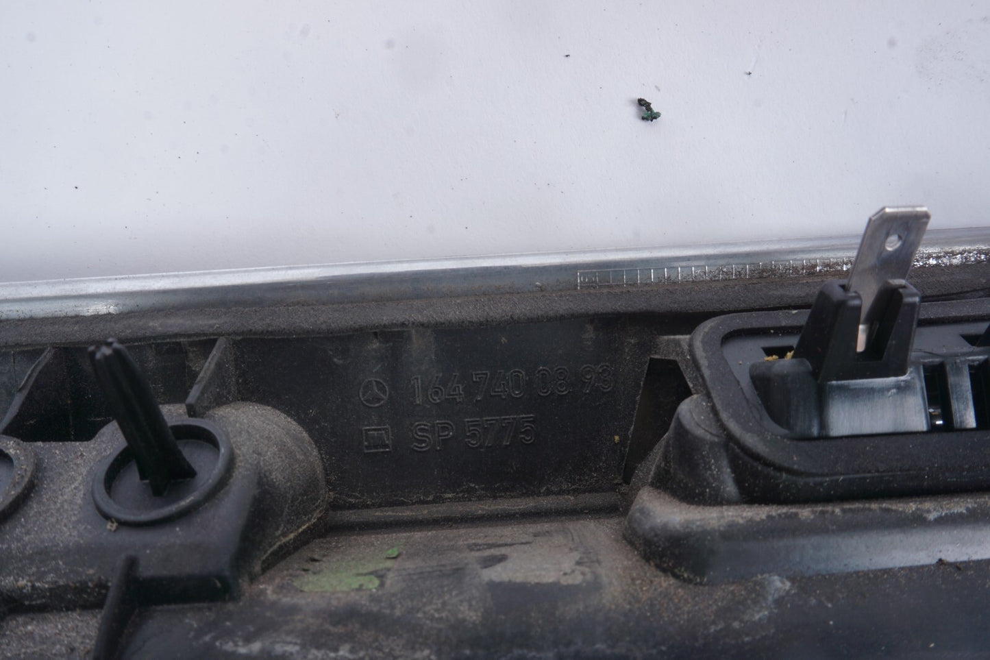 2006-2011 Mercedes ML350 ML500 Rear Trunk Release Handle 1647400893  OEM