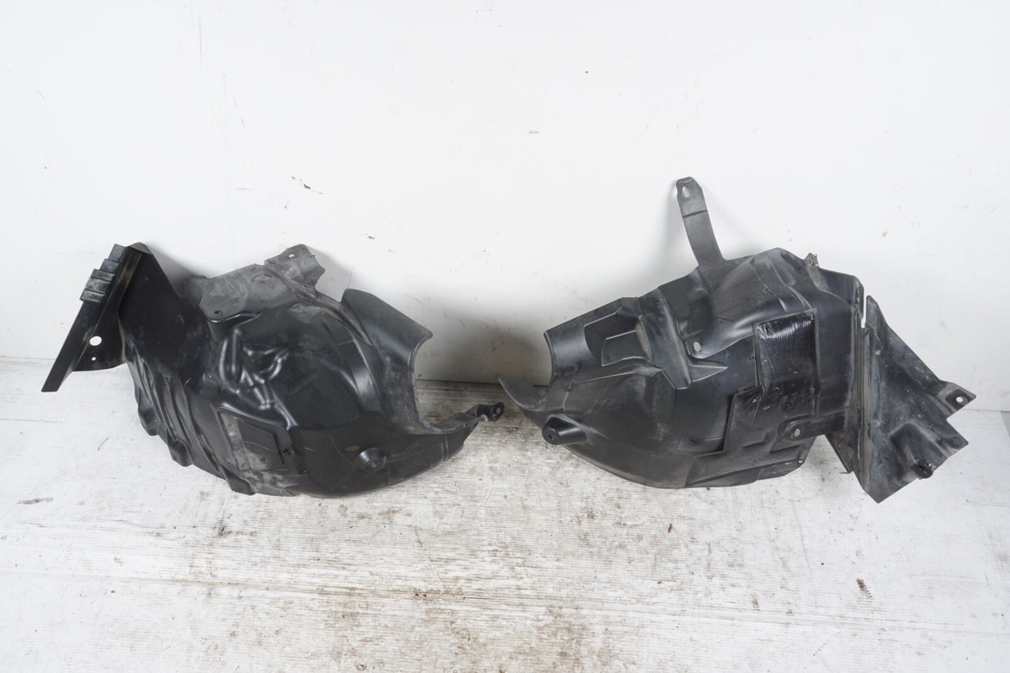 10-16 Mercedes E350 E500 W207 COUPE Front Left Side Splash Guard Arch Liner