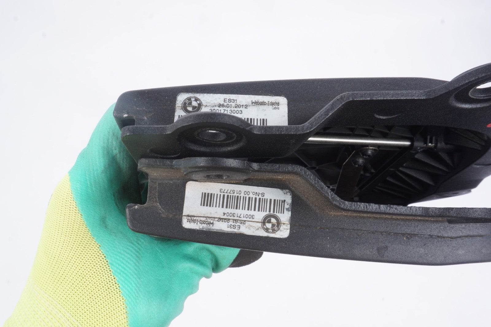 2013-2019 BMW 328 428  Left Right Side Rear Convertible Roof Flap Linkage Outlet