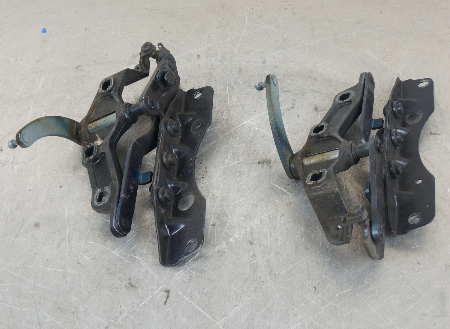 07-13 Mercedes W221 S400 S550 S63 AMG Hood Hinge Bracket Left & Right Set OEM