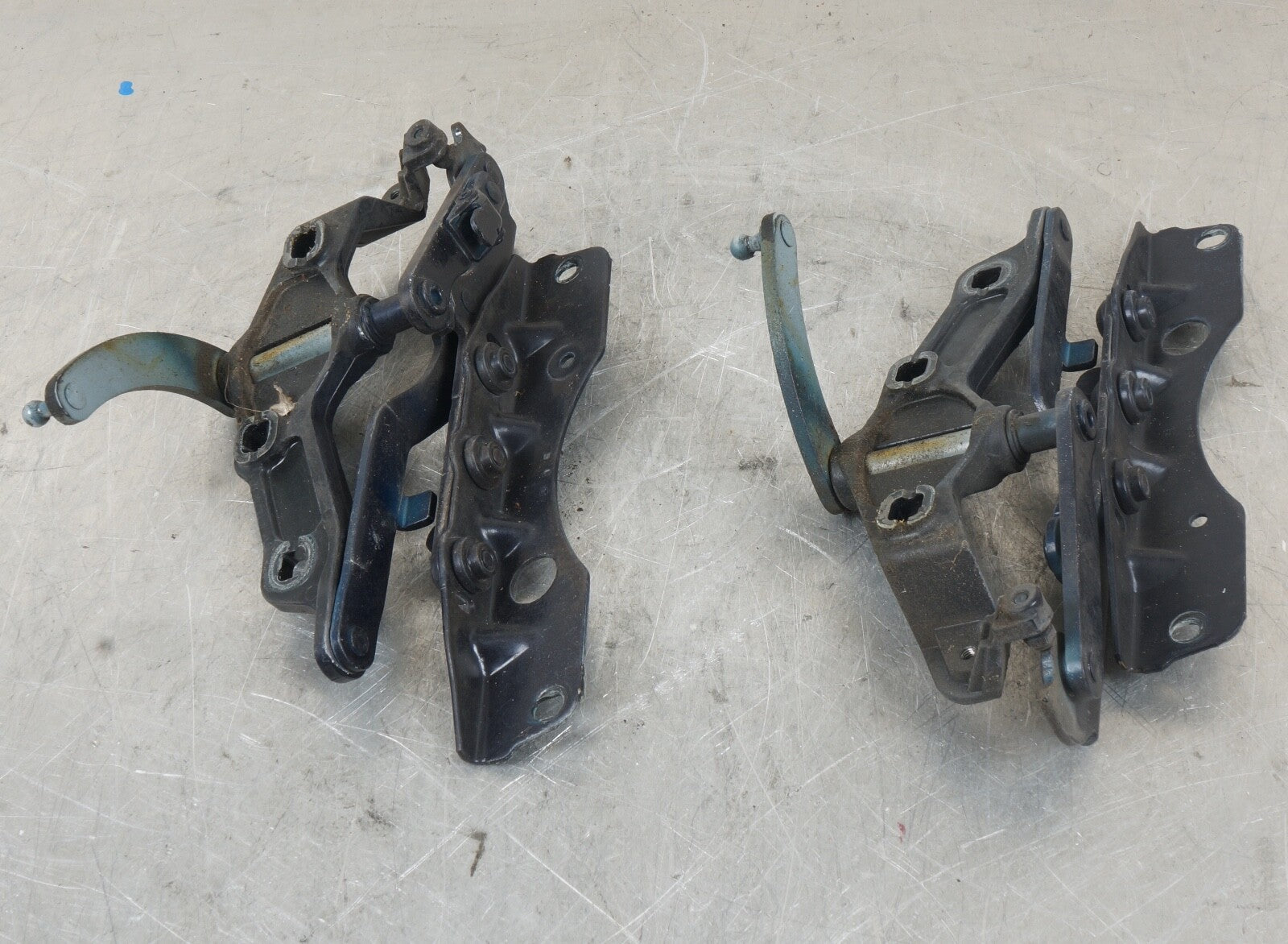 07-13 Mercedes W221 S400 S550 S63 AMG Hood Hinge Bracket Left & Right Set OEM