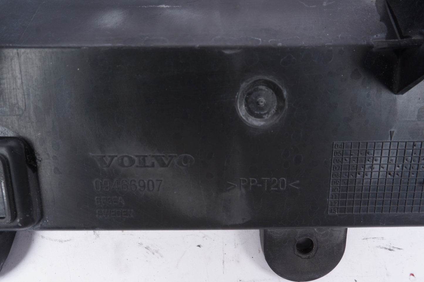 2006-2013 VOLVO C70 REAR BUMPER SUPPORT BRACKET RIGHT & LEFT SET OEM