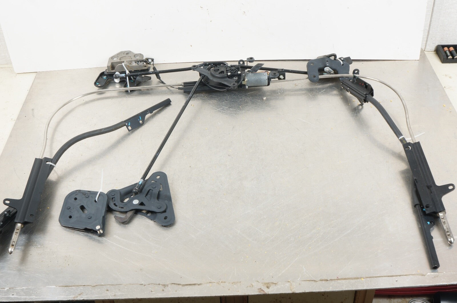 07-13 BMW E93 328I 335i M3 Convertible Top Roof Lift Motor Drive Unit Latch