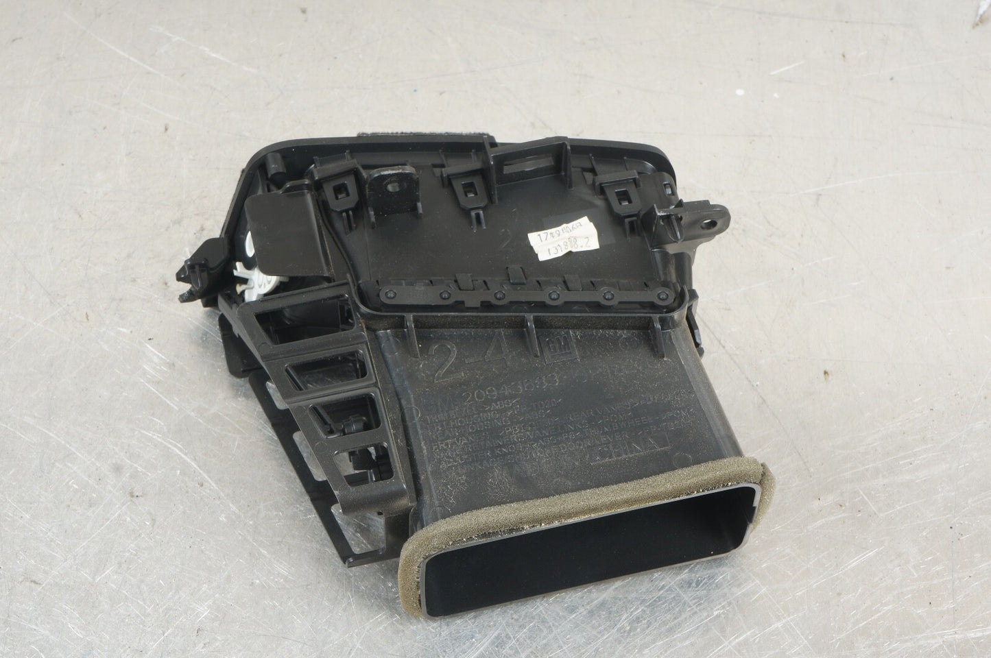 2015 - 2018 CHEVROLET SILVERADO 1500 RIGHT DASH AIR VENT 20943683 OEM 