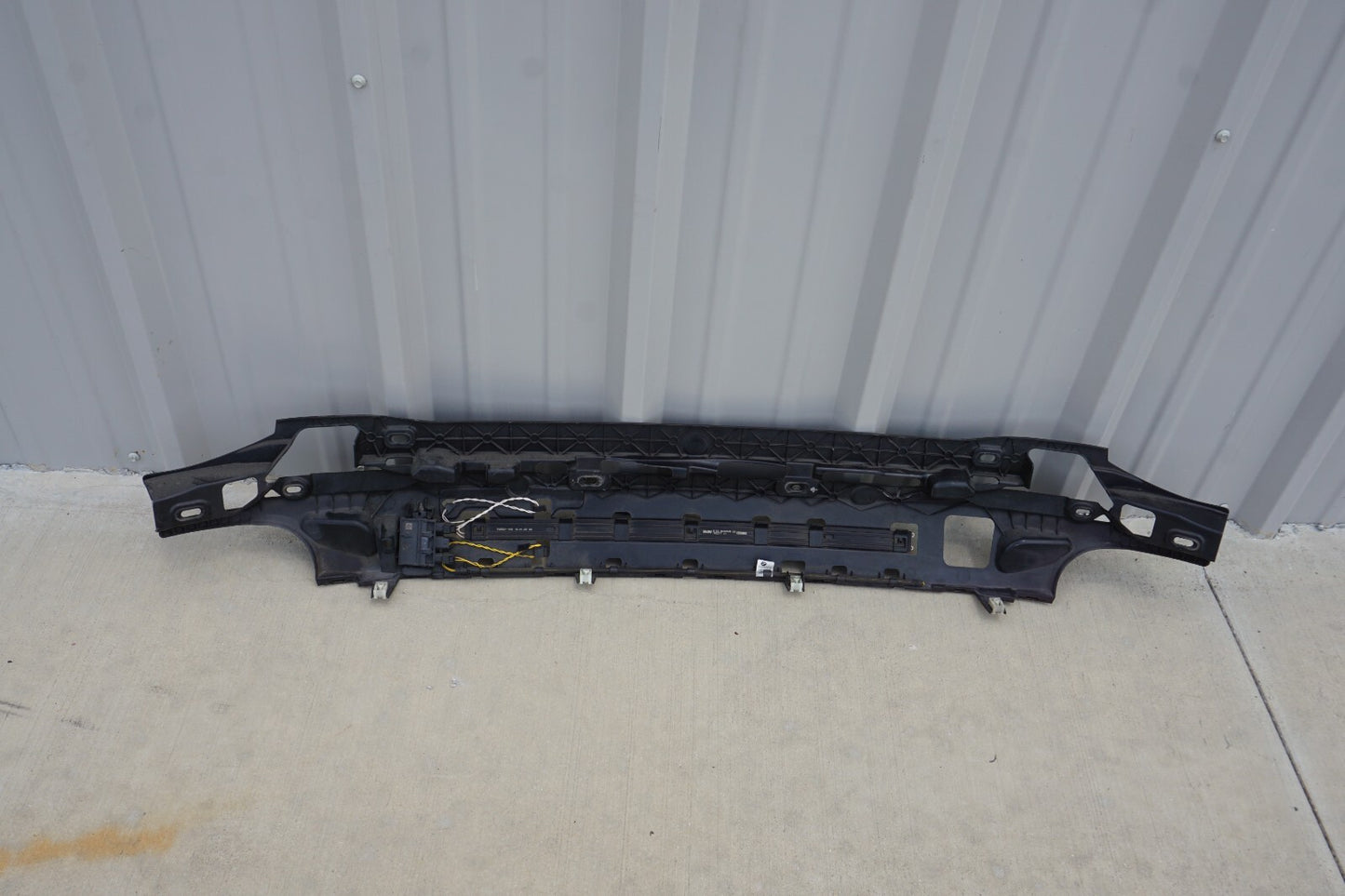 21 - 24 BMW 430I Convertible Bumper Bracket & Trunk Hands Free Access Sensor OEM