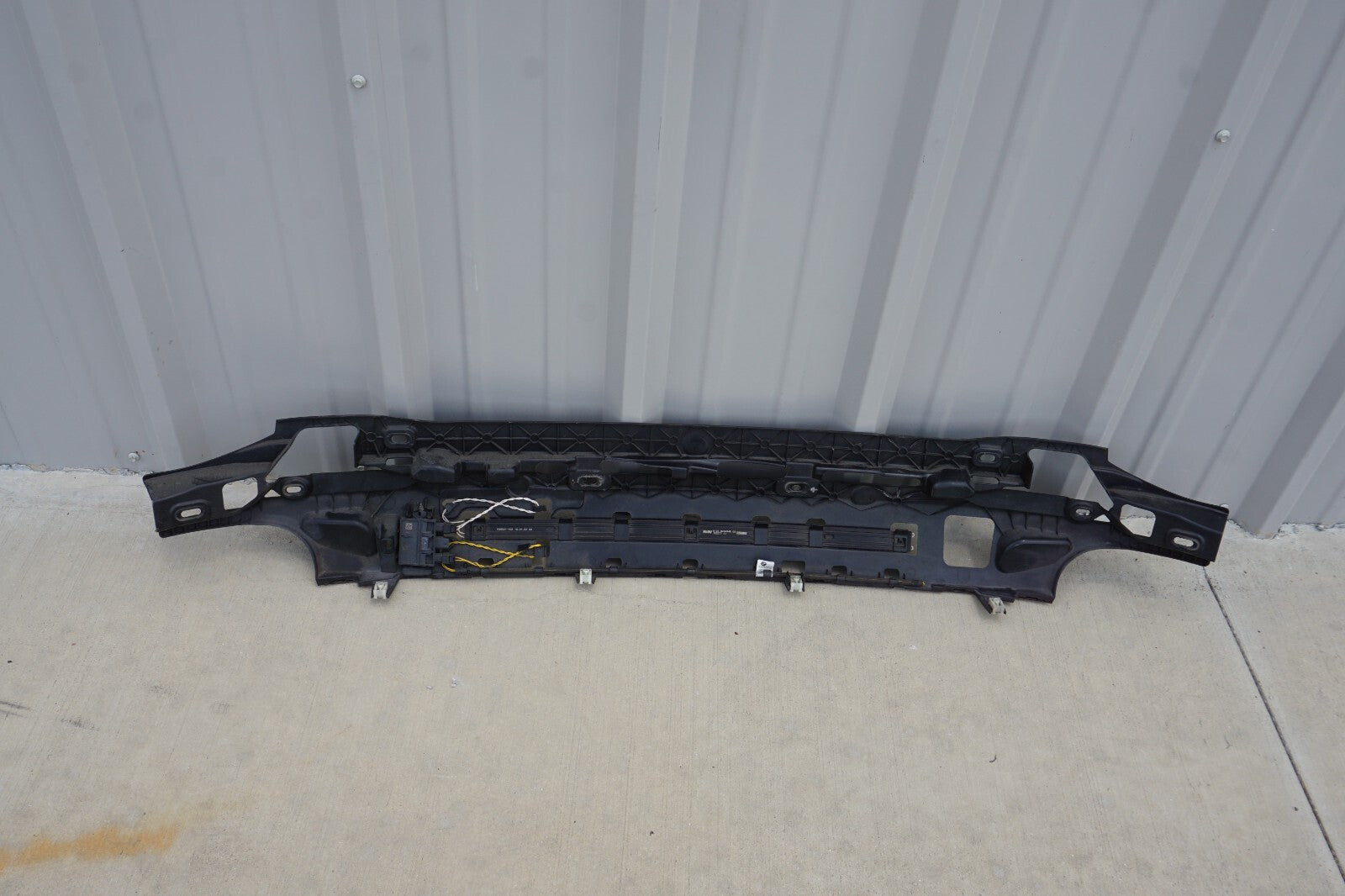 21 - 24 BMW 430I Convertible Bumper Bracket & Trunk Hands Free Access Sensor OEM