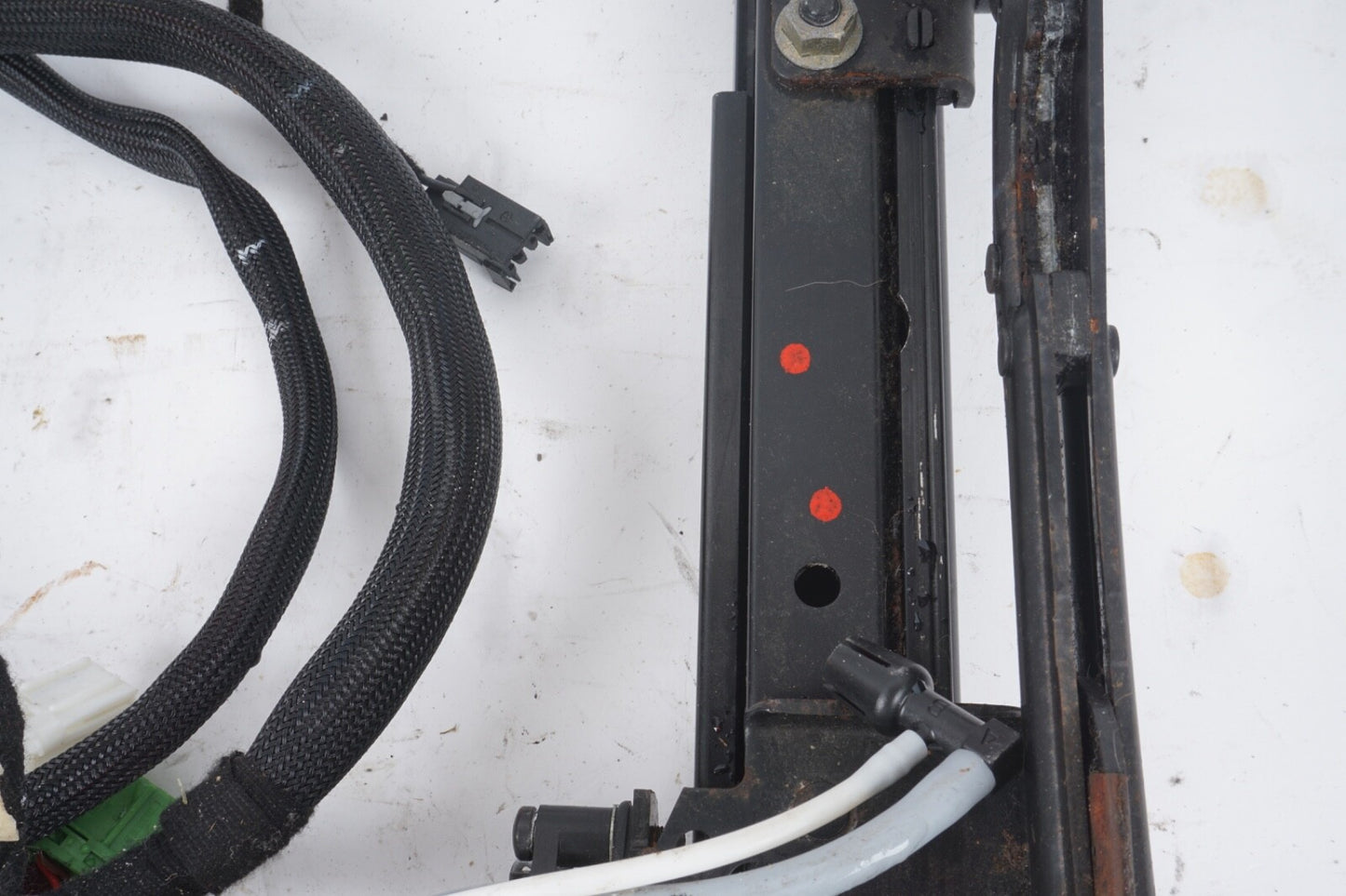 03-12 Mercedes R230 SL500 SL55 AMG Lower Seat Track Rail Right Side OEM