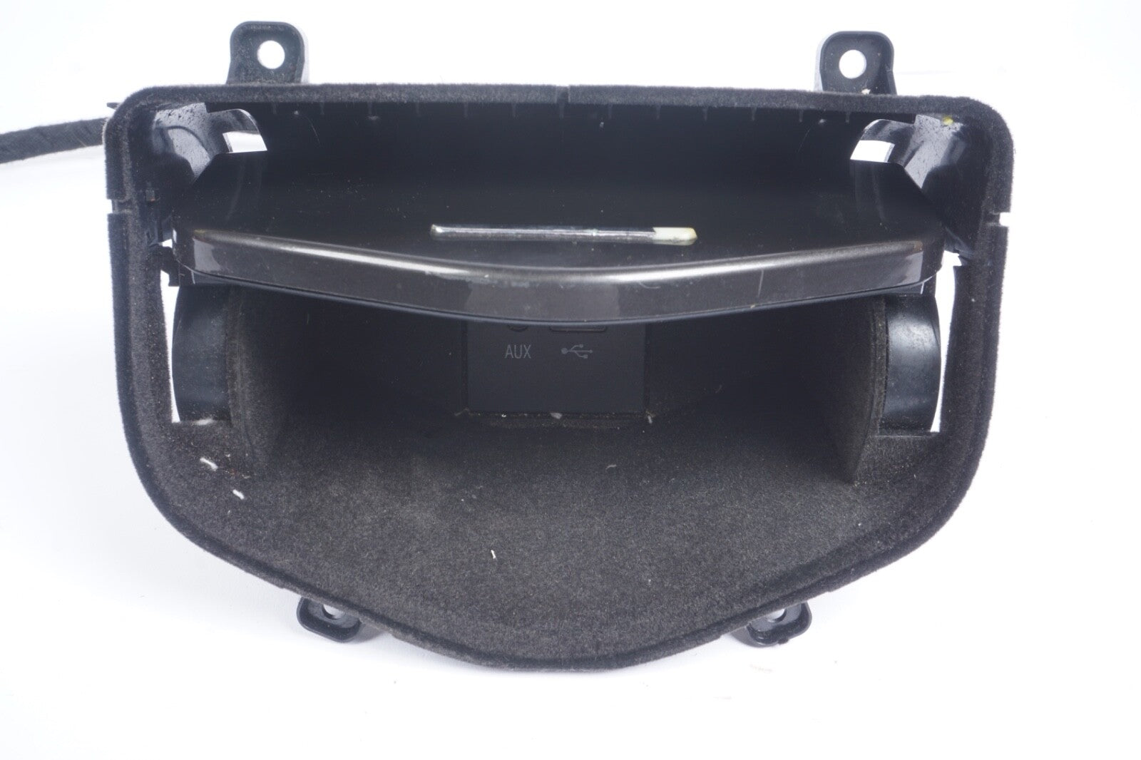 2014 - 2019 MASERATI GHIBLI CENTER CONSOLE STORAGE TRAY W/ CHARGE PORT 670011129