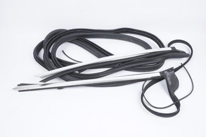 21 - 24 BMW 430I Convertible Front Windshield Weatherstrip Seal 7482775 OEM