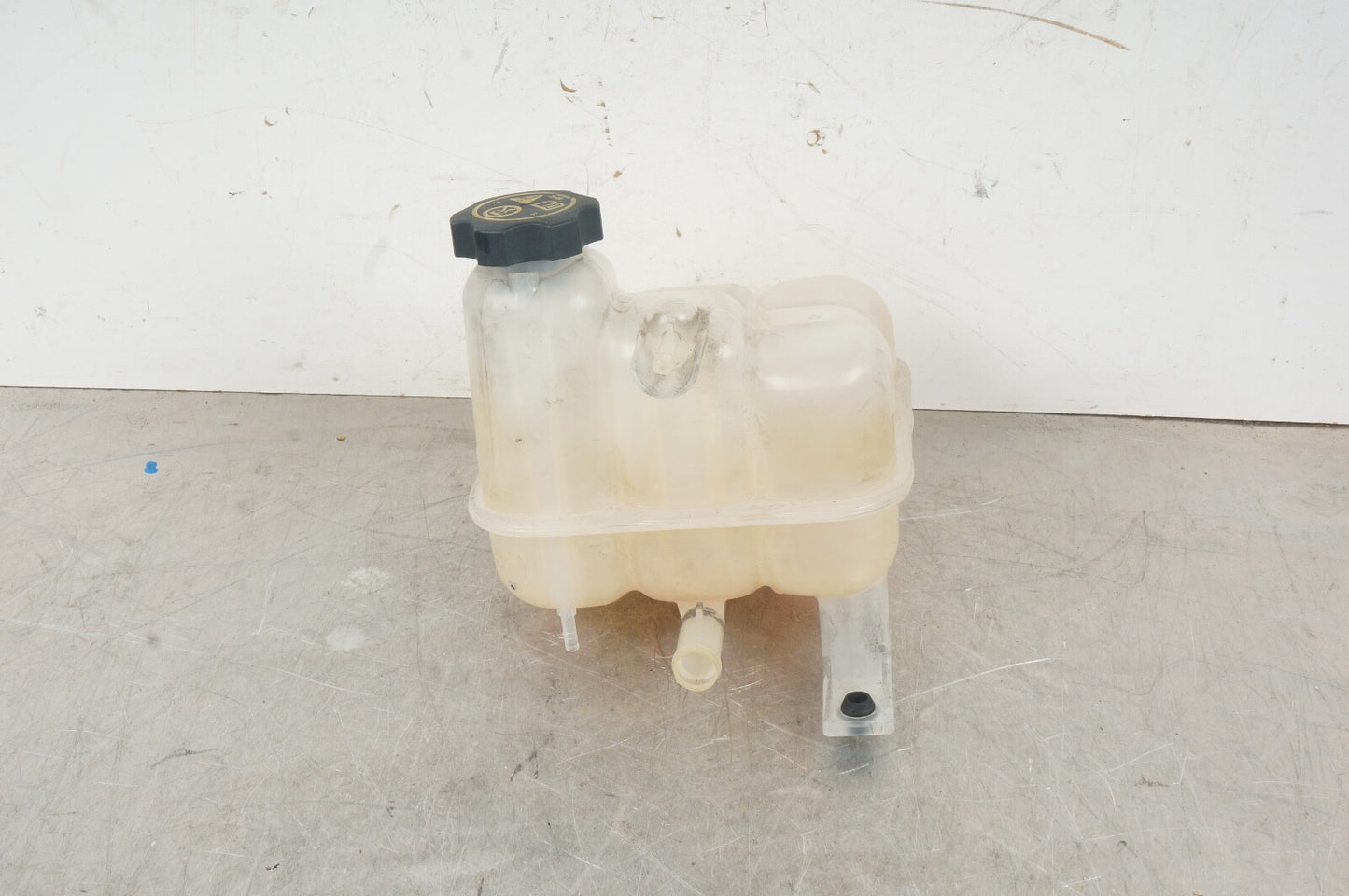 Radiator Coolant Reservoir 2020 2021 2022 Cadillac CT4 23378398