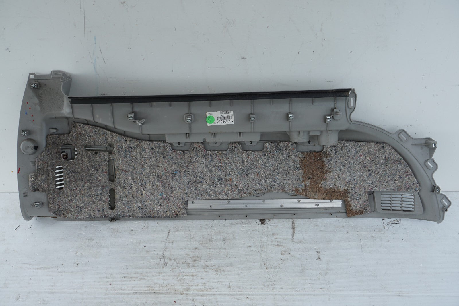 2007-2014 TAHOE YUKON SUBURBAN CADILLAC QUARTER PANEL TRIM RIGHT PASS SIDE OEM