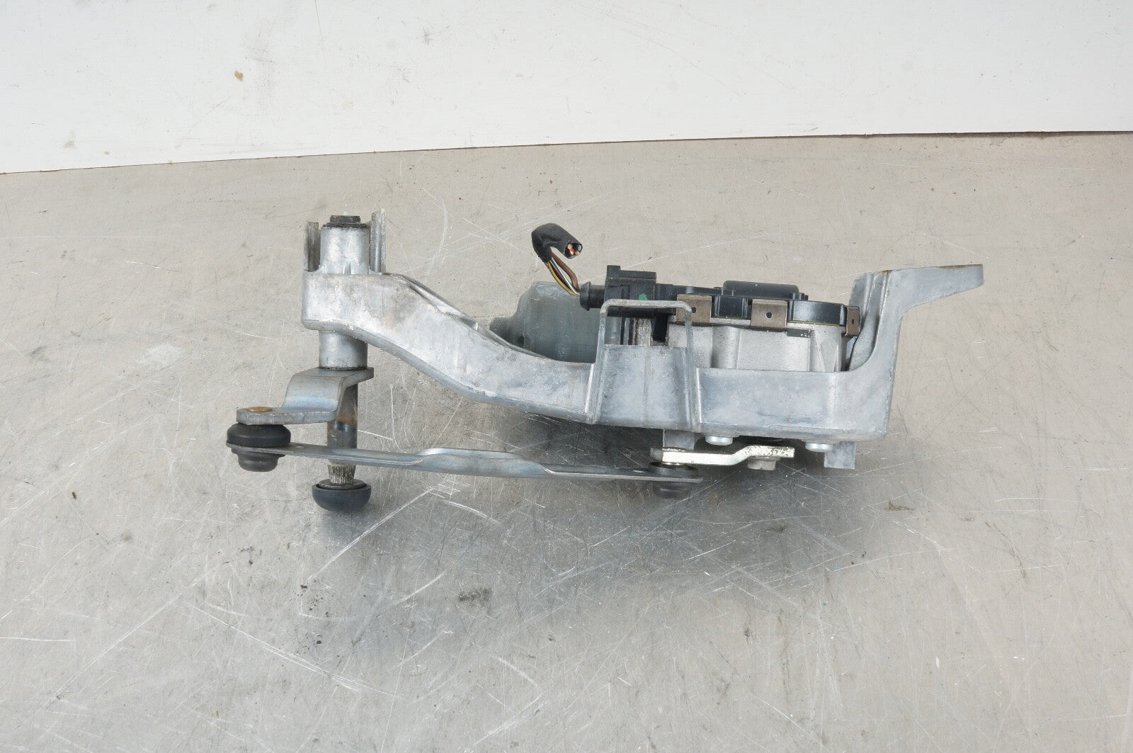 07-14 Mercedes W221 S550 CL550 Left Windshield Washer Wiper Motor 0390241939 OEM