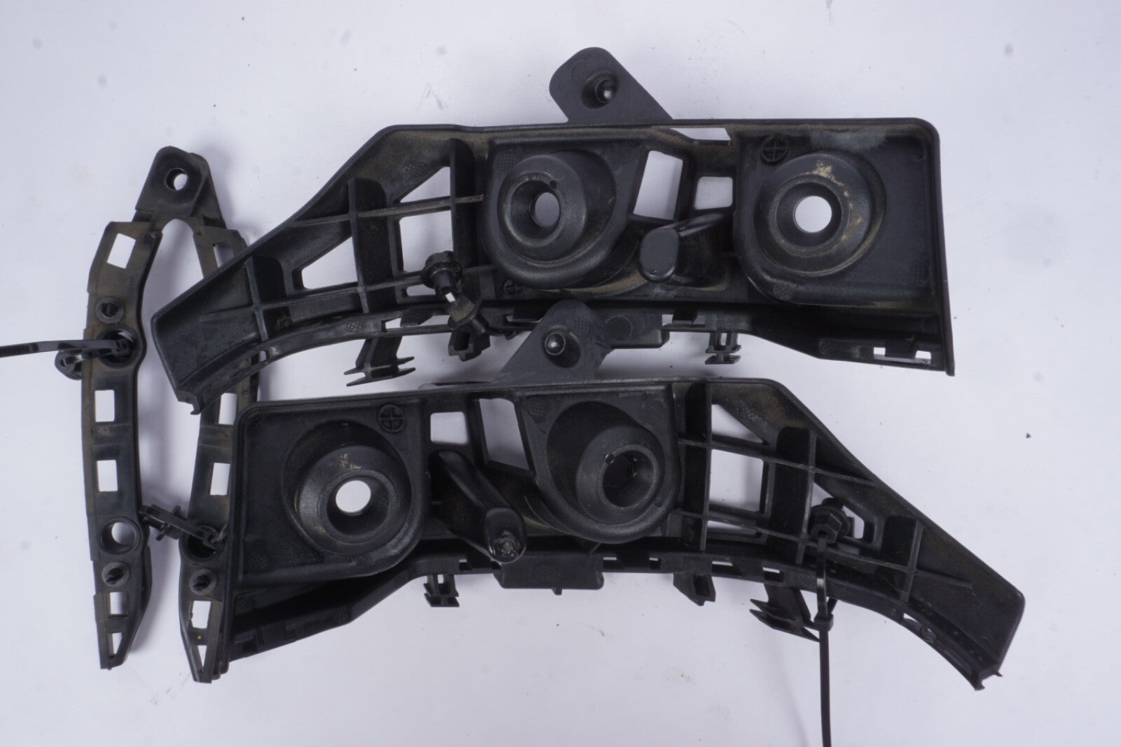 2015-2020 MERCEDES GLA250 X156 REAR BUMPER LEFT RIGHT SIDE MOUNT BRACKET SUPPORT