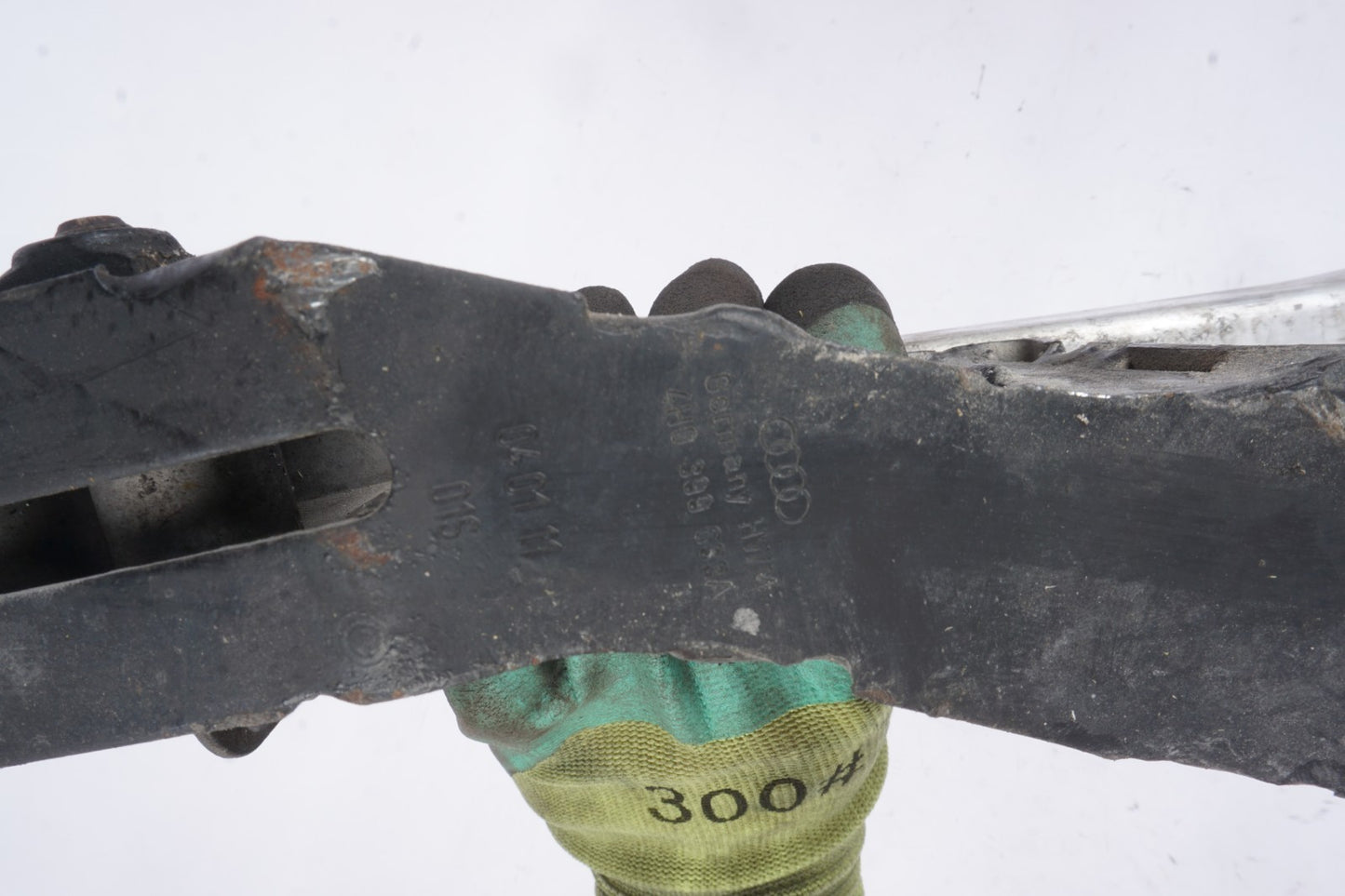 2011 - 2014 Audi A8 4.0l Front Left Bumper Impact Beam Bar Bracket OEM