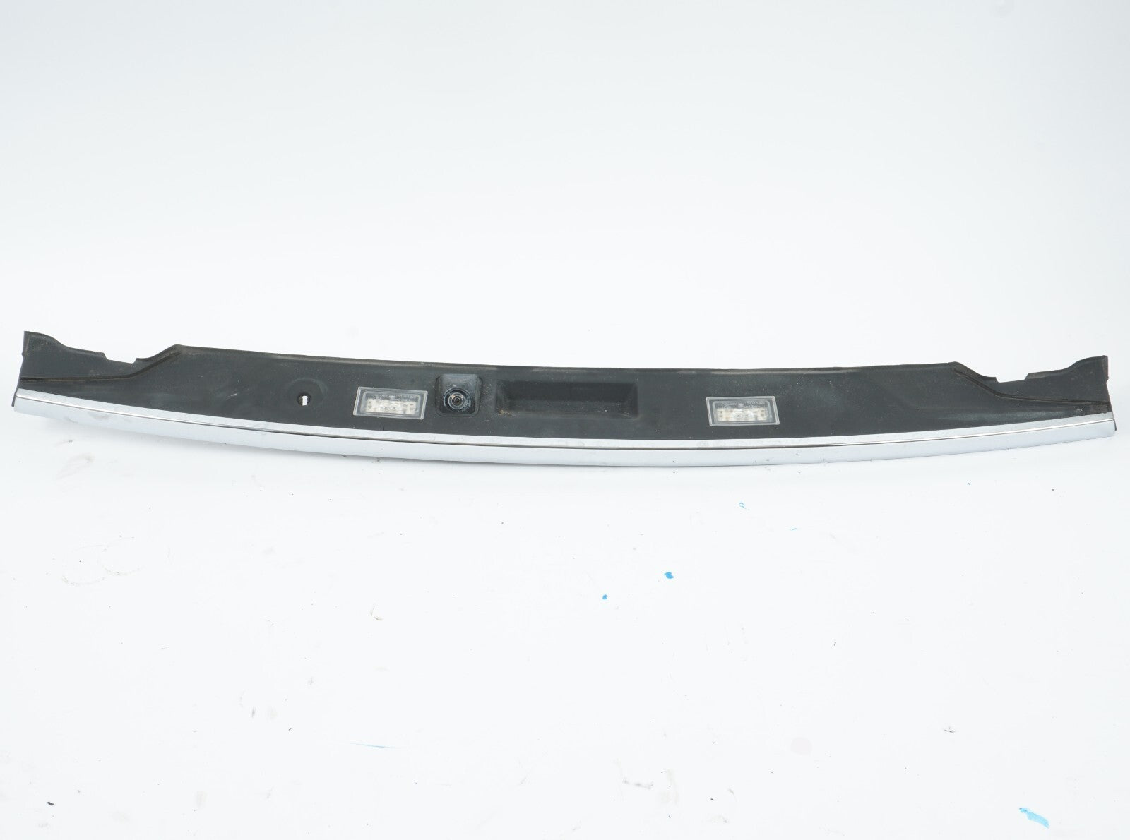 2009 - 2012 BMW 750Li TRUNK LID HANDLE W/ LICENSE PLATE LIGHT 7200035 OEM