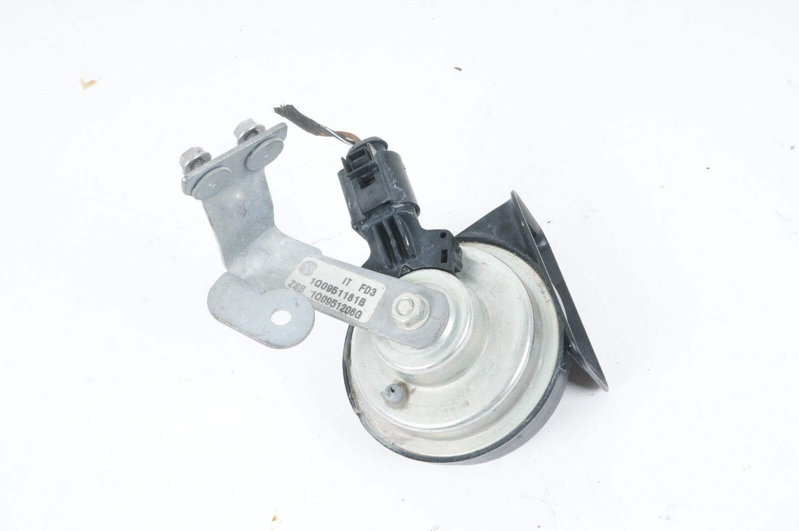 2007 - 2016 VOLKSWAGEN EOS HORN SIGNAL 1Q0951181B OEM