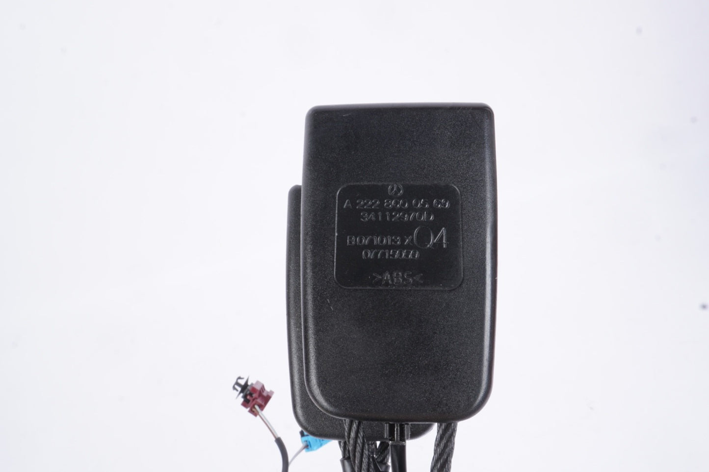 2014-2020 MERCEDES S CLASS W222 REAR RIGHT / CENTER SEAT BELT DOUBLE BUCKLE OEM