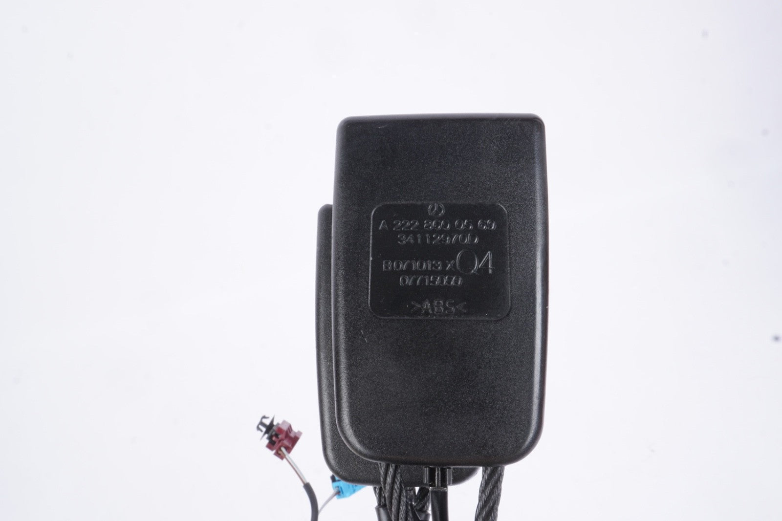 2014-2020 MERCEDES S CLASS W222 REAR RIGHT / CENTER SEAT BELT DOUBLE BUCKLE OEM