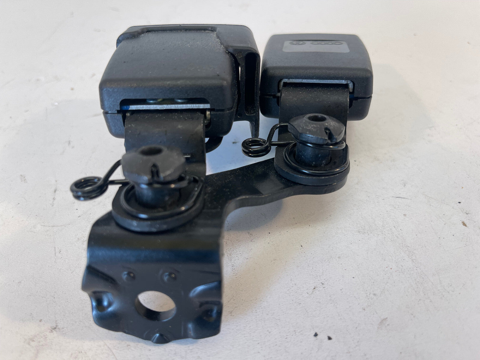 2012-2014 AUDI A7 REAR SEAT BELT BUCKLE LATCH DUAL OEM