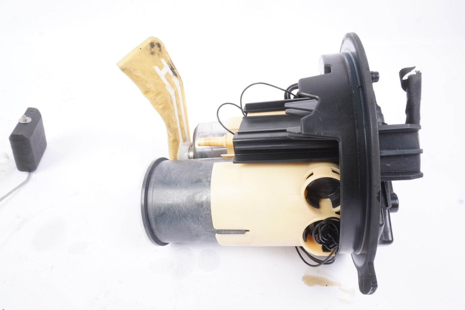 14-20 Mercedes W217 S550 S63 AMG Gas Tank Fuel Filter Unit 2224700094 OEM