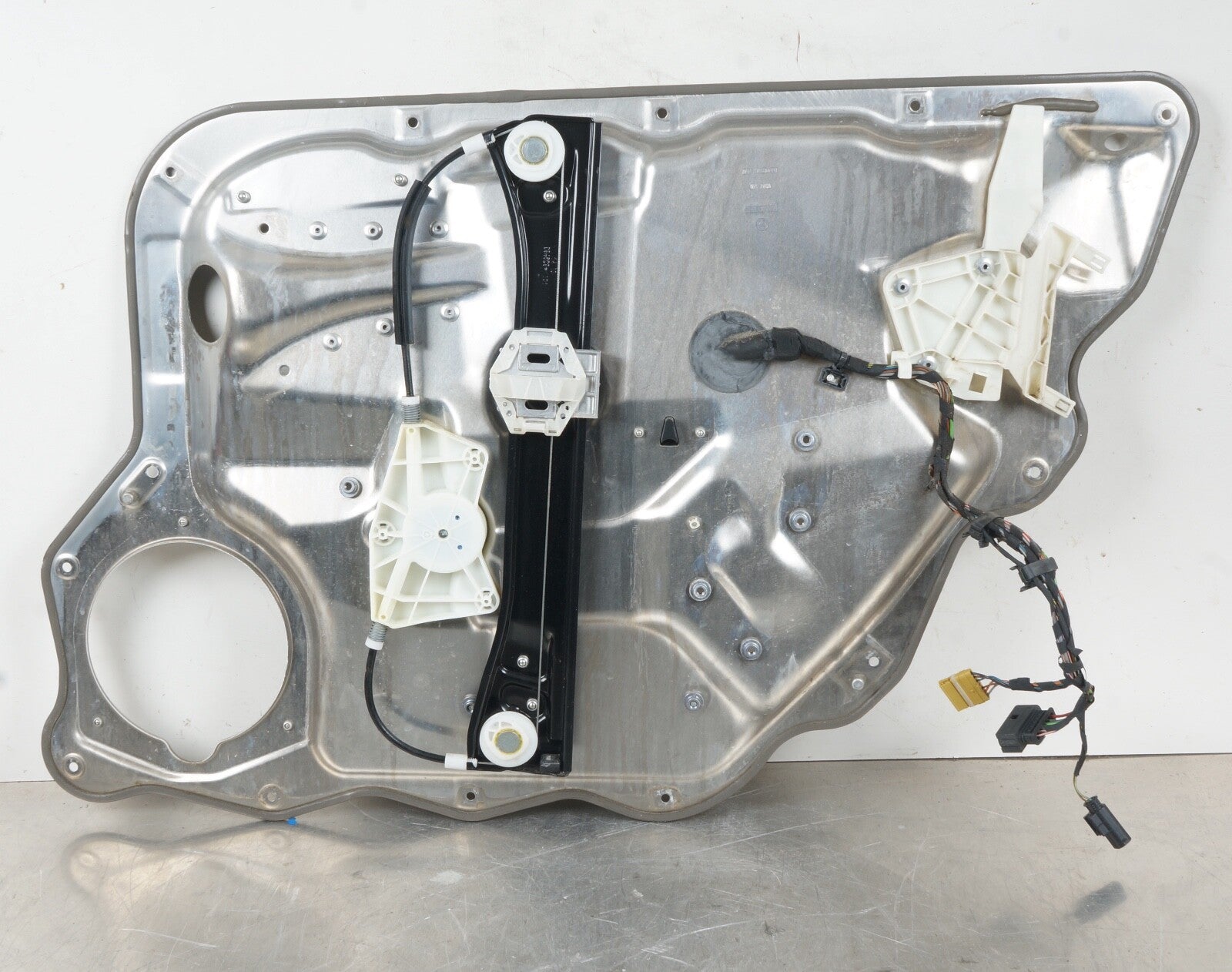 2007-2013 MERCEDES S550 W221 REAR LEFT DOOR WINDOW REGULATOR W/ CARRIER OEM