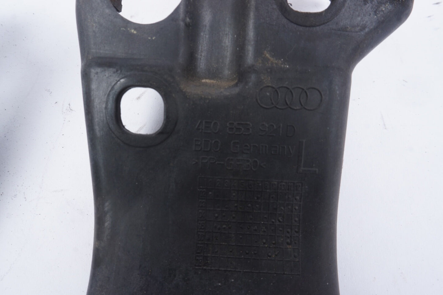 04-10 Audi A8 Front Left Right Skirt Rocker Panel Mount Bracket