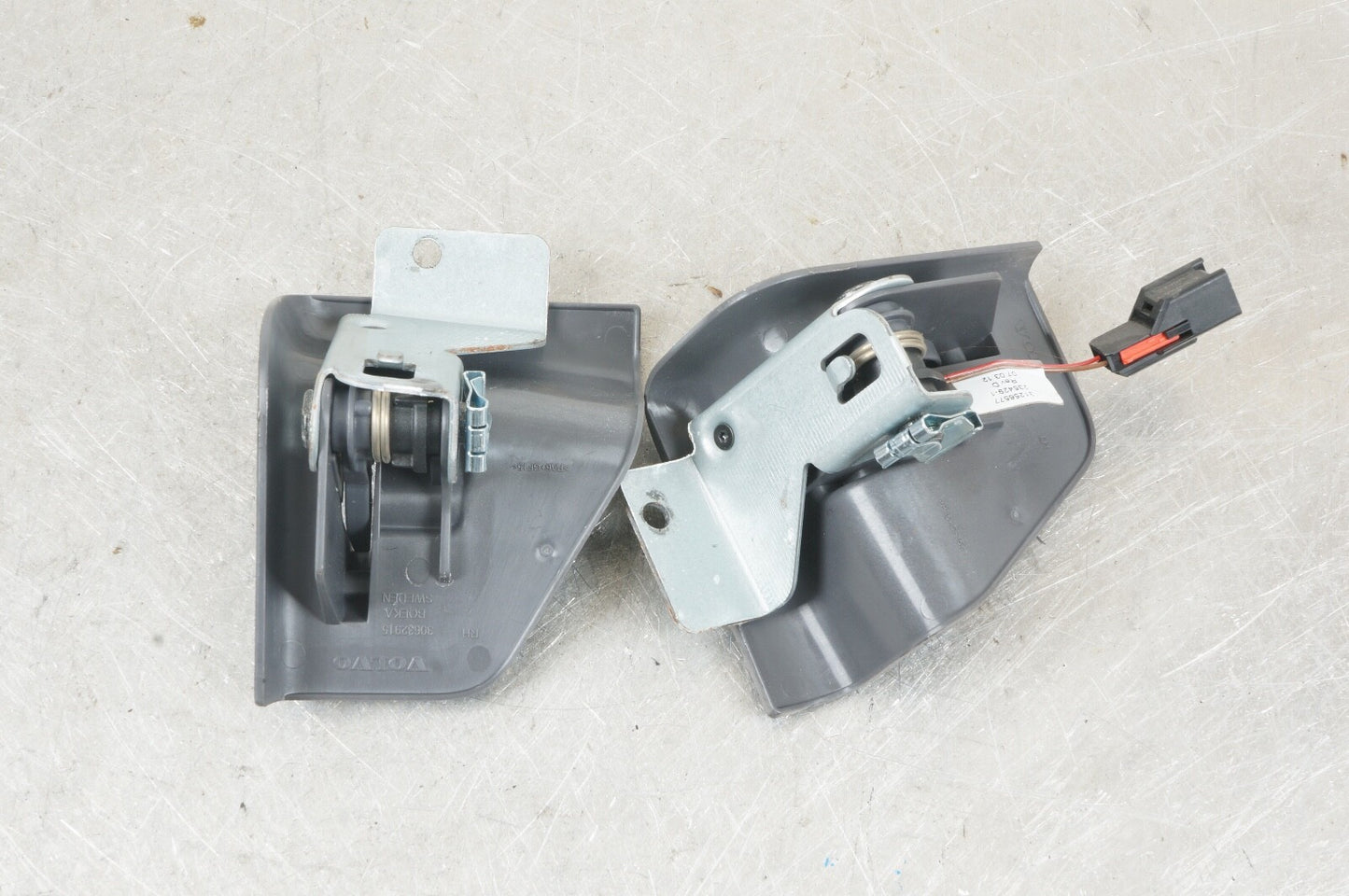 2006 - 2013 VOLVO C70 CONVERTIBLE REAR RIGHT & LEFT ROOF LOCK LATCH SET
