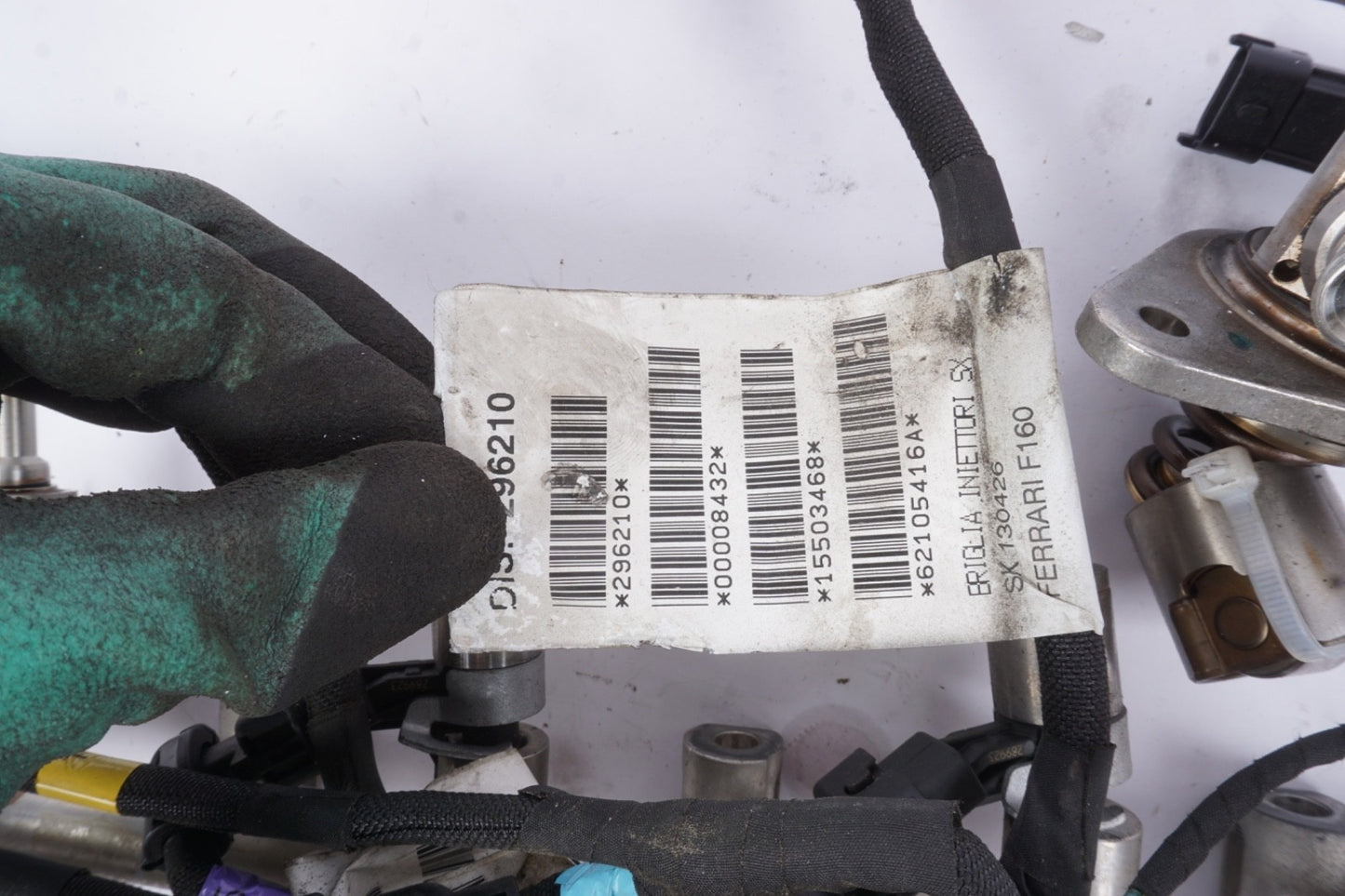 2015 - 2018 FORD FOCUS 1.0L L3 GAS ENGINE FUEL INJECTION RAIL W/ INJECTOR OEM