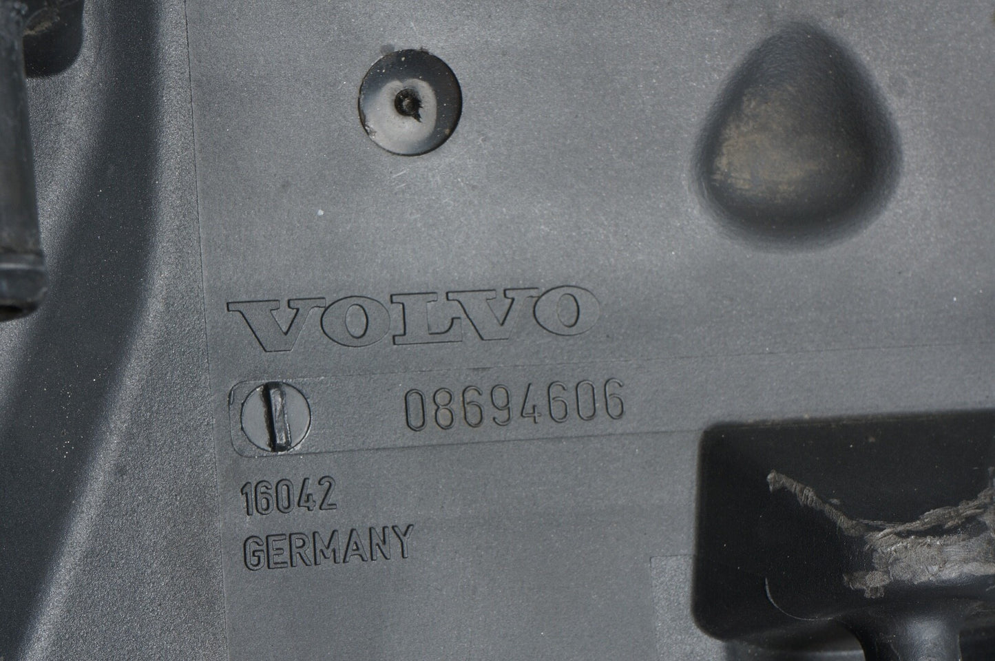 2006-2013 VOLVO C70 AIR CLEANER 08694606