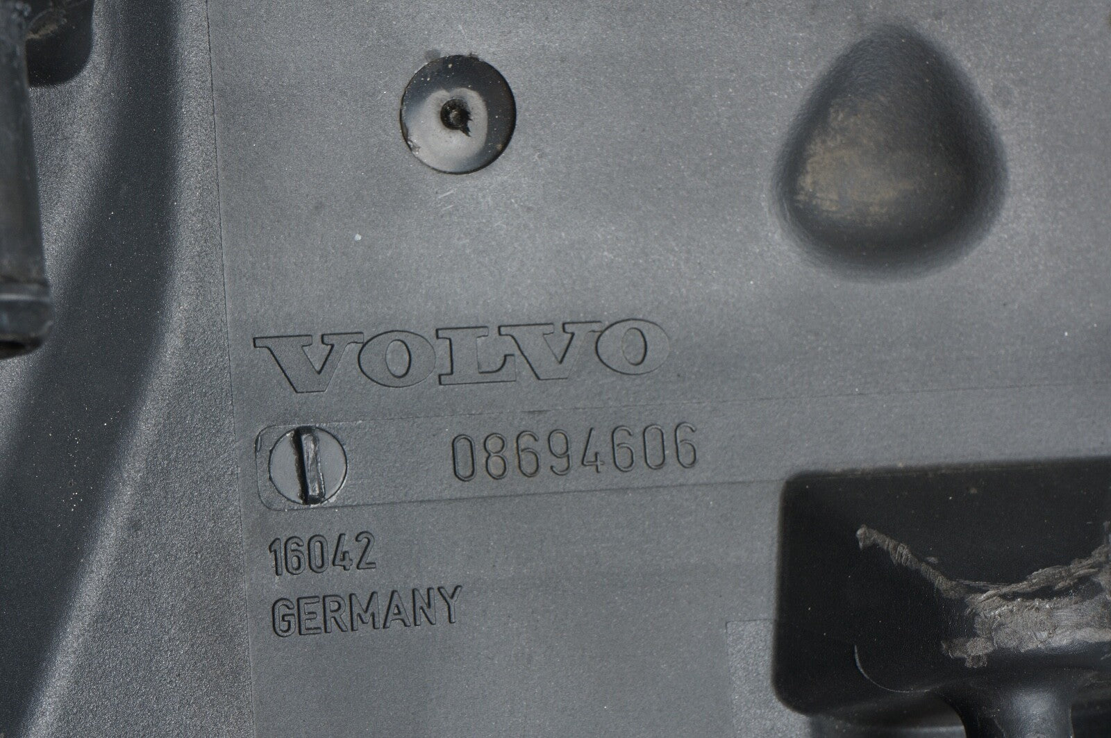 2006-2013 VOLVO C70 AIR CLEANER 08694606