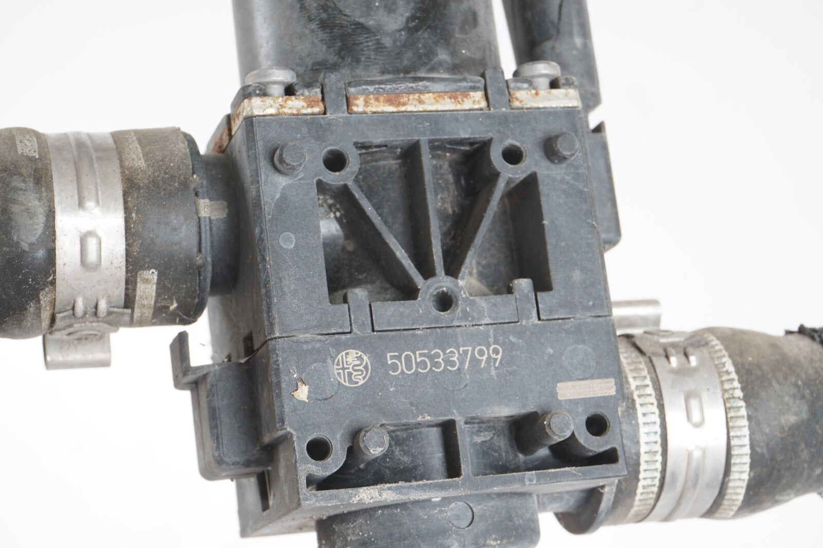 17 - 19 Alfa Romeo Giulia 2.0L ENGINE WATER HEATER VALVE 50533799 OEM