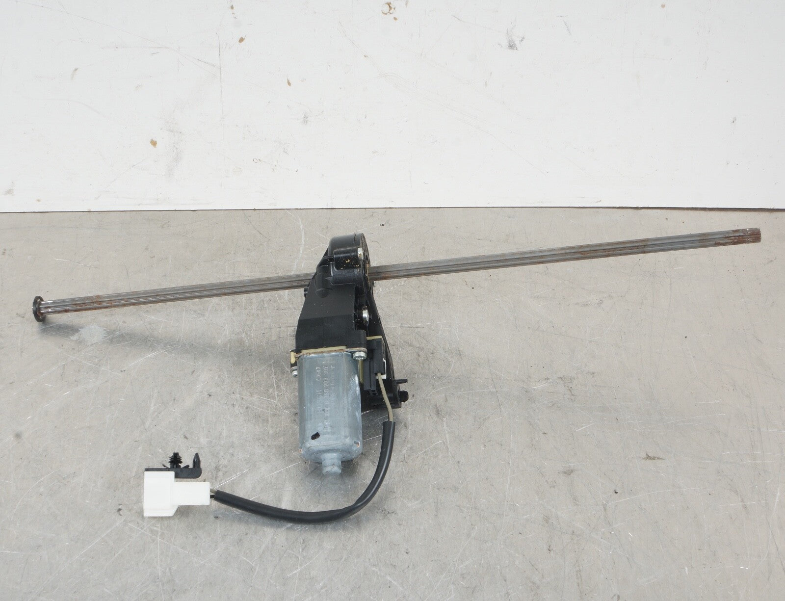 MERCEDES 0390203367 W204 FRONT RIGHT SEAT MOTOR DRIVE OEM C CLASS C250 C300