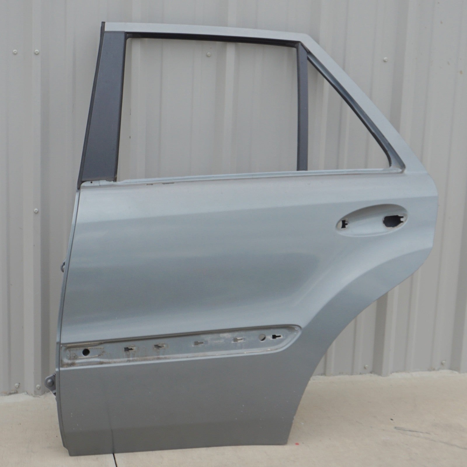 06 - 11 Mercedes W164 ML63 ML350 ML500 REAR LEFT DRIVER SIDE DOOR SHELL OEM