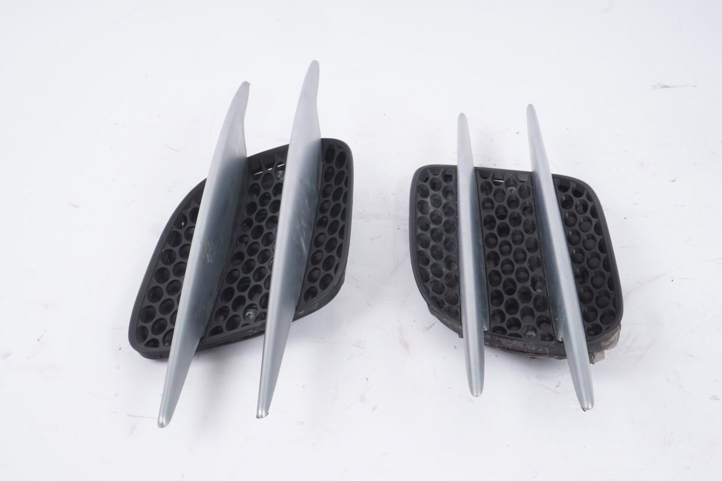 03-08 Mercedes R230 SL500 SL55 AMG SL550 Fender Grill Grille Vent Right Left OEM